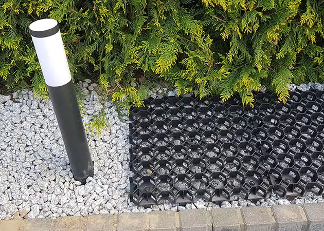 Kratka trawnikowa, podjazdowa